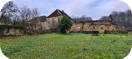 a cherlieu vue arriere depuis le cloitre.png